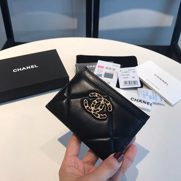 シャネル財布背面デザイン